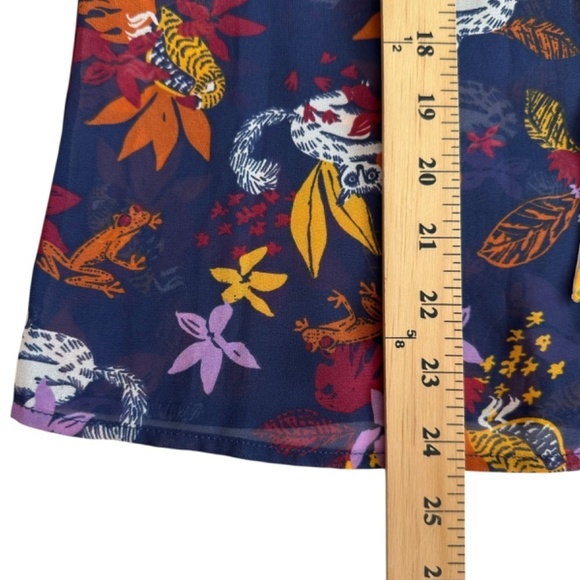 Modcloth Short Sleeve Top Sheer Floral Lemur Frogs & Parrot Print Womens S NEW - Picture 11 of 15